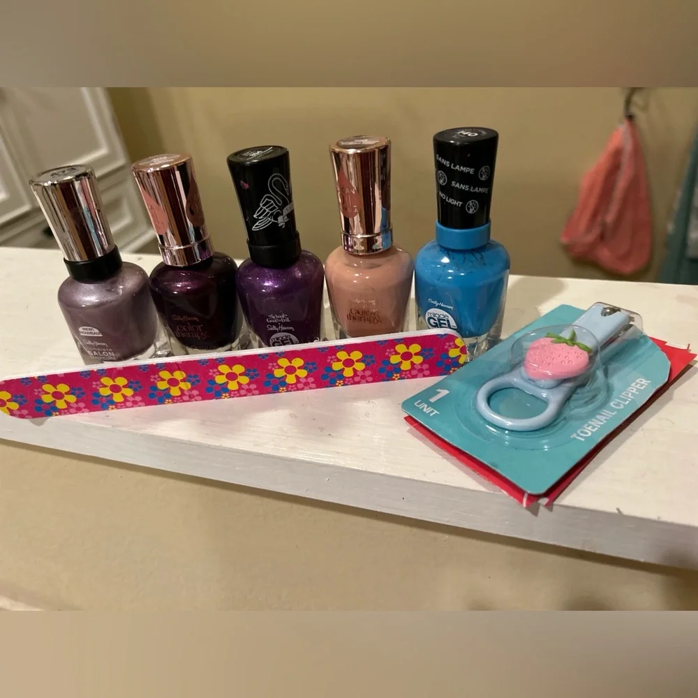 Colorful Nail color Set with Emery Board new unused - Picture 2 of 2